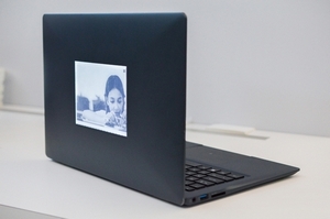 Intel представила ноутбук с дополнительным дисплеем E-ink.